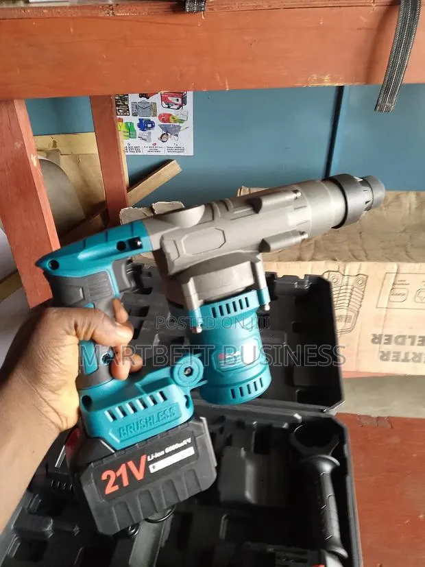 Concrete Chargeable Drilling Machine With 2 Batteries · Photo 1