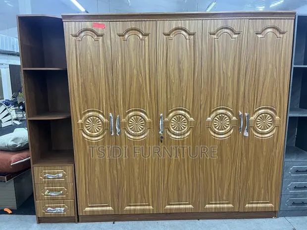 Quality Wardrobe Five Doors · Photo 1