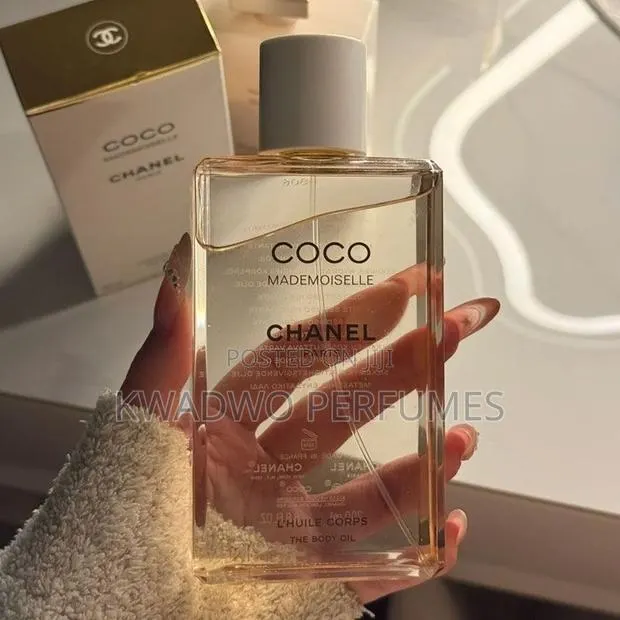 Chanel Mademoiselle Body Oil · Photo 1