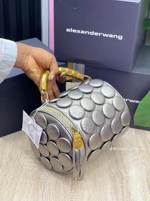 Silver Bag to Suit Your Program · Photo 1
