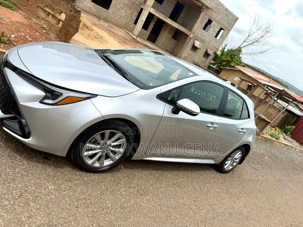 Toyota Corolla XSE 2023 Silver · Photo 1