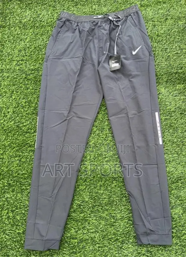 Nike Joggers · Photo 4