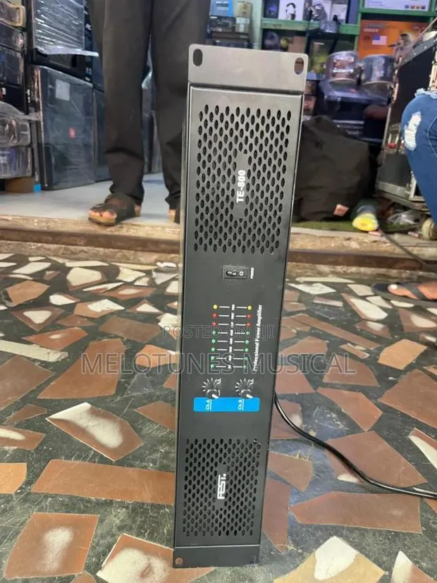 Fest Te-800 Professional Power Amplifier. · Photo 1