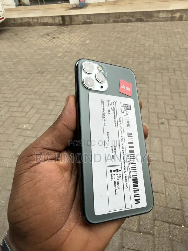 Apple iPhone 11 Pro 256 GB Green · Photo 1