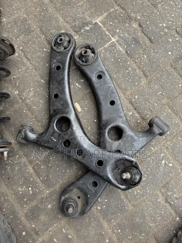 Toyota Voxy Low Arm · Photo 1