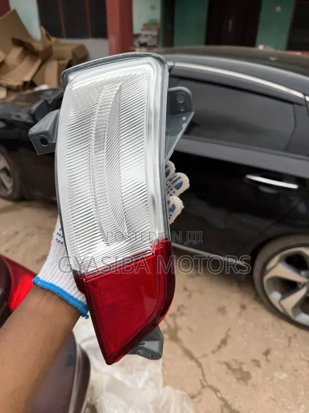 Honda Pilot 2016 - 2018 Back Bumper Reflector 800ghc · Photo 1