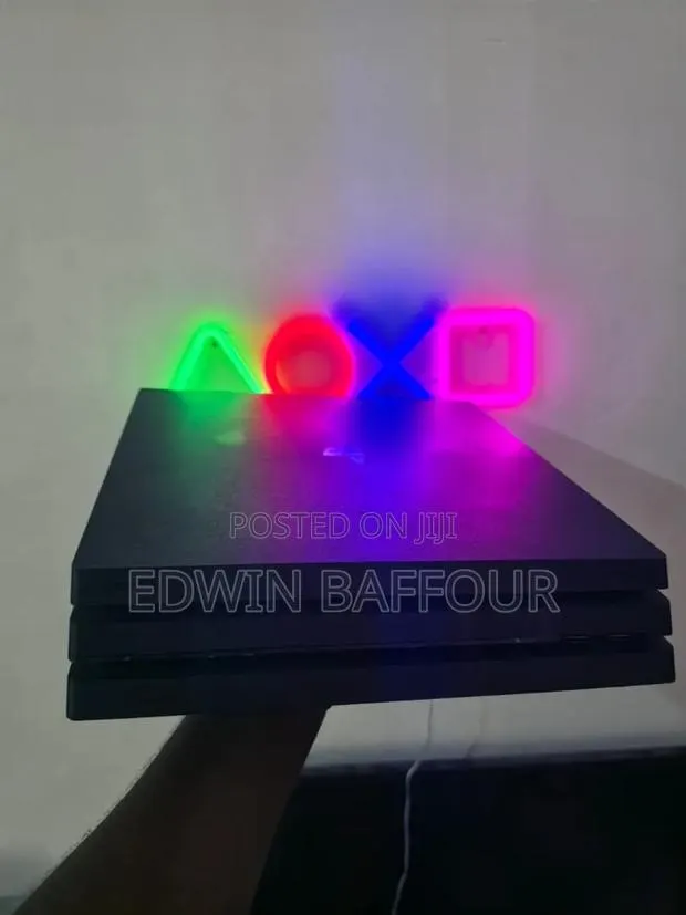 PlayStation 4 Pro Jailbreakable · Photo 1