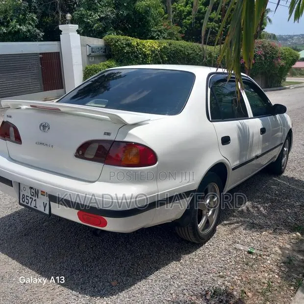 Toyota Corolla Sedan Automatic 2003 White · Photo 1