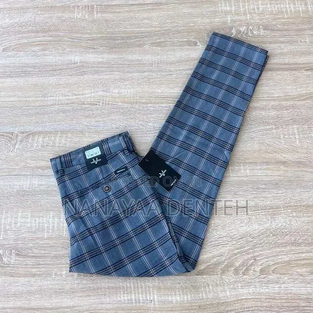 Men's Checkered Pants · Photo 1