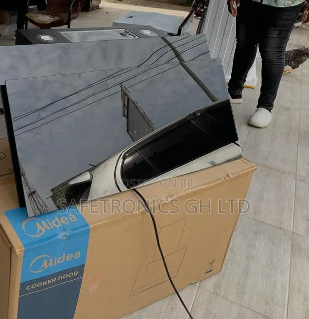 Choose Design Midea 90cm Angled Cooker Hood W/ Black Tempered Glass · Photo 1