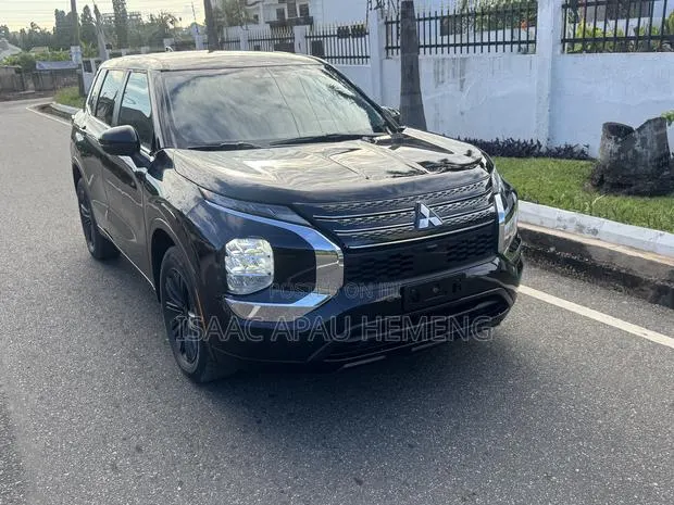 Mitsubishi Outlander ES 2024 Black · Photo 1