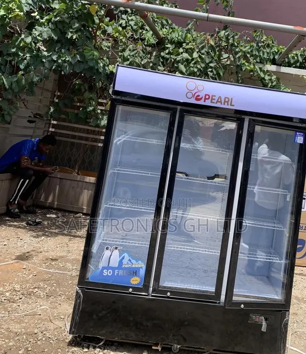 Purchase Pearl PVC-150 950l Commercial 3-Door Glass Display/Beverage · Photo 1