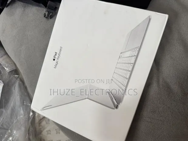 Magic Keyboard for iPad Pro 13‐Inch (M4/M5) - White Color · Photo 1
