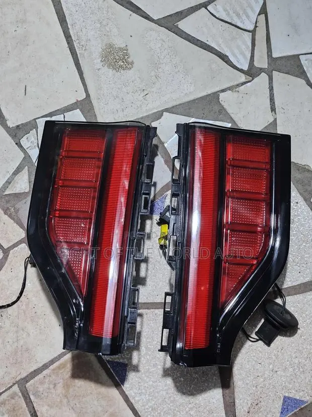 Jeep Grand Wagoneer Bootlight 2022-2026 Available · Photo 1