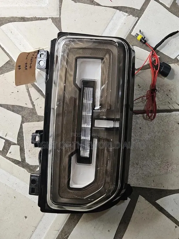 Bronco 22 Taillights Right Side Led Available · Photo 1