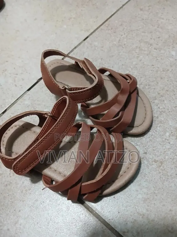 Kids Shoes · Photo 1