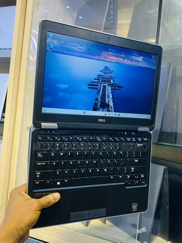 Laptop Dell Latitude E7240 8GB Intel Core i5 SSD 256GB · Photo 1