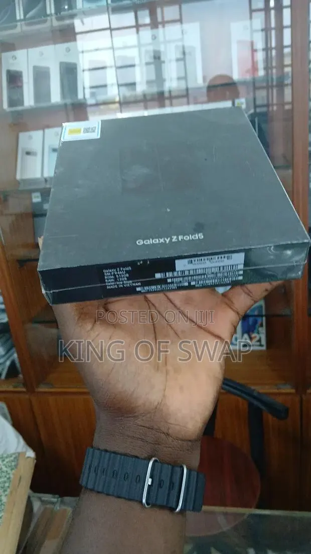 New Samsung Galaxy Z Fold 5 512 GB Black · Photo 1