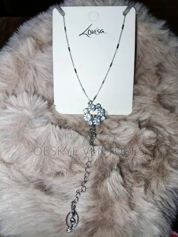 Crystal Circle Treble Clef Lariat Necklace · Photo 1