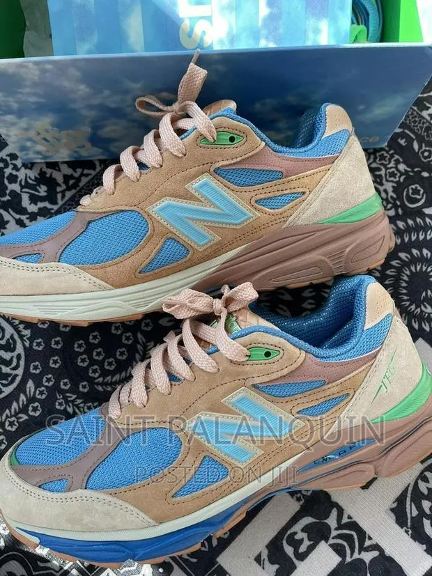 New Balance Sneaker · Photo 1