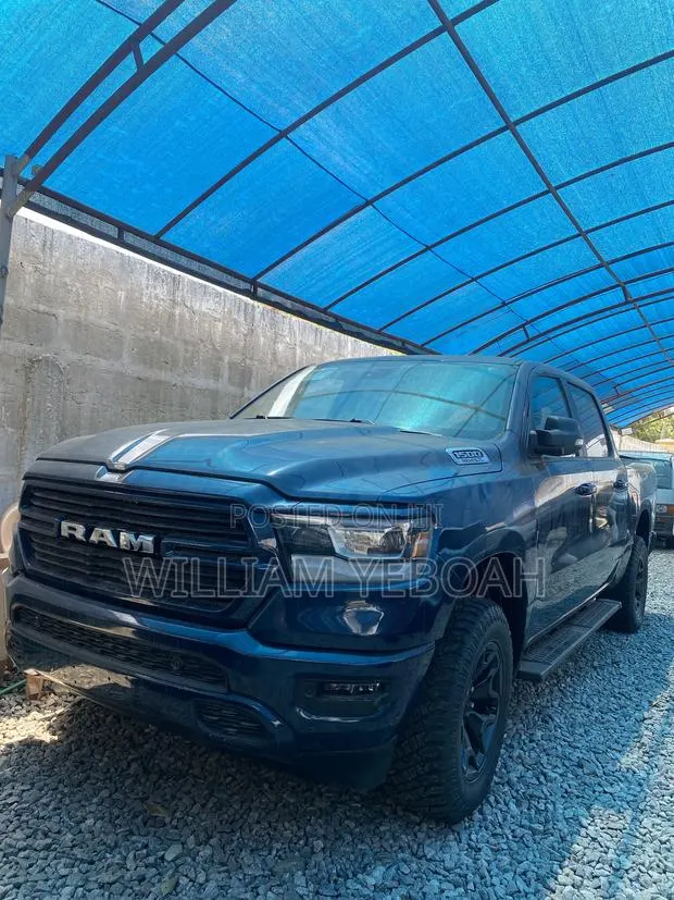 Dodge RAM 1500 5.7 Petrol AWD 2019 Blue · Photo 1