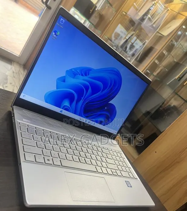 Laptop HP Pavilion 15 8GB Intel Core i7 SSD 128GB · Photo 1