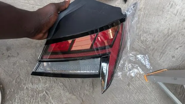 Hyundai Elantra 2021,2022,2023 One Side · Photo 1