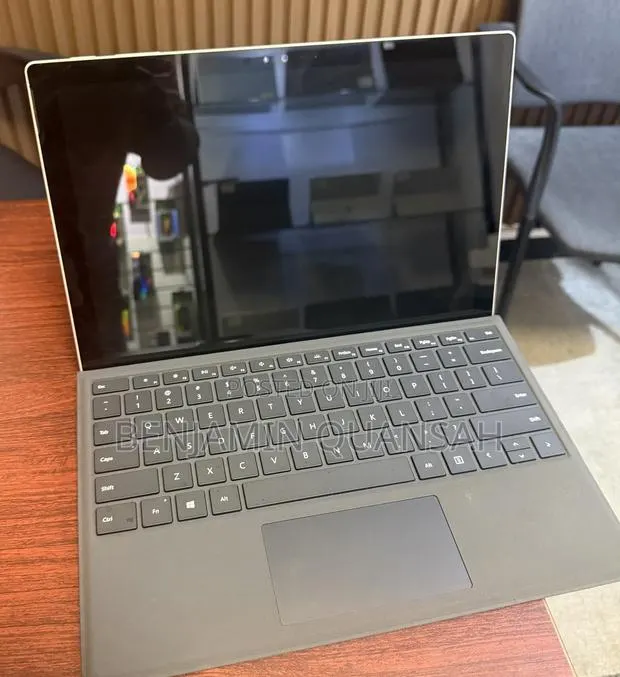 Microsoft Surface Pro 4 256 GB Silver · Photo 1