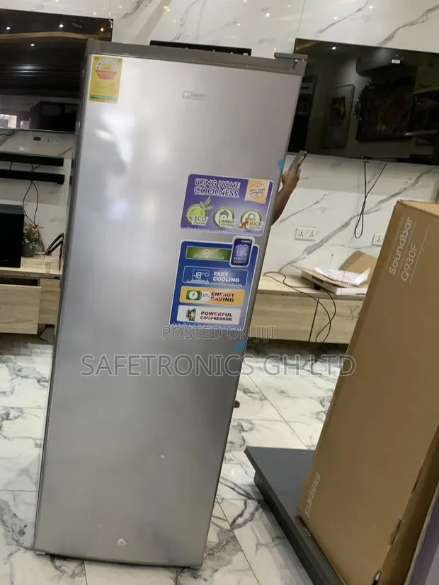 Long Lasting Nasco NASD1-33 242-Liter Upright Standing Freezer · Photo 1