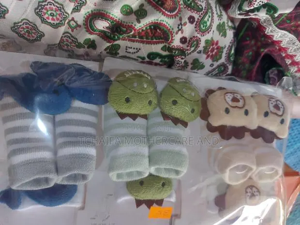 2 Pieces Shoe Socks · Photo 1