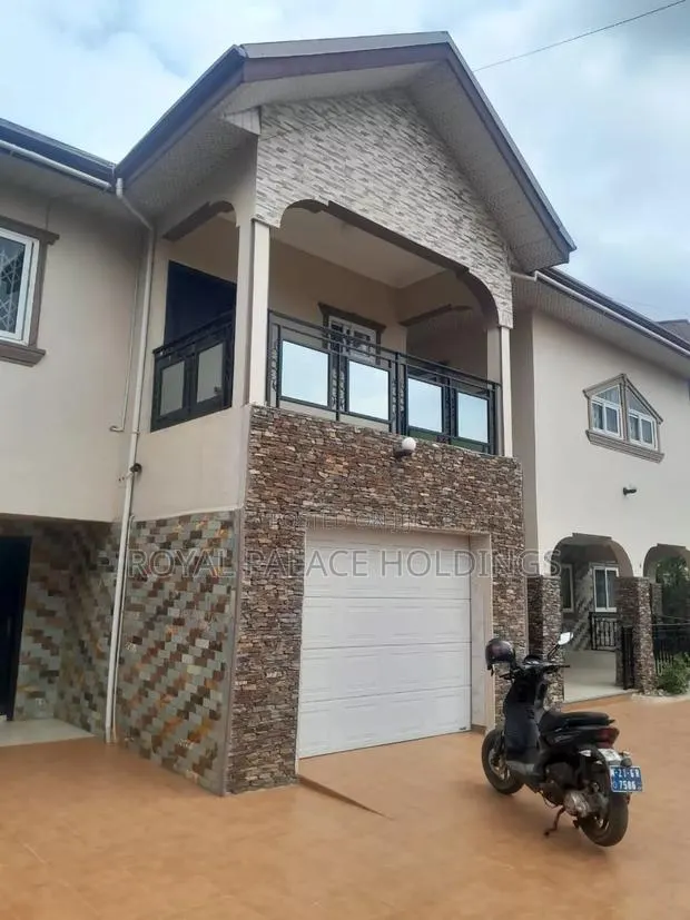 Furnished 7bdrm Duplex in School Junction for rent · Photo 1