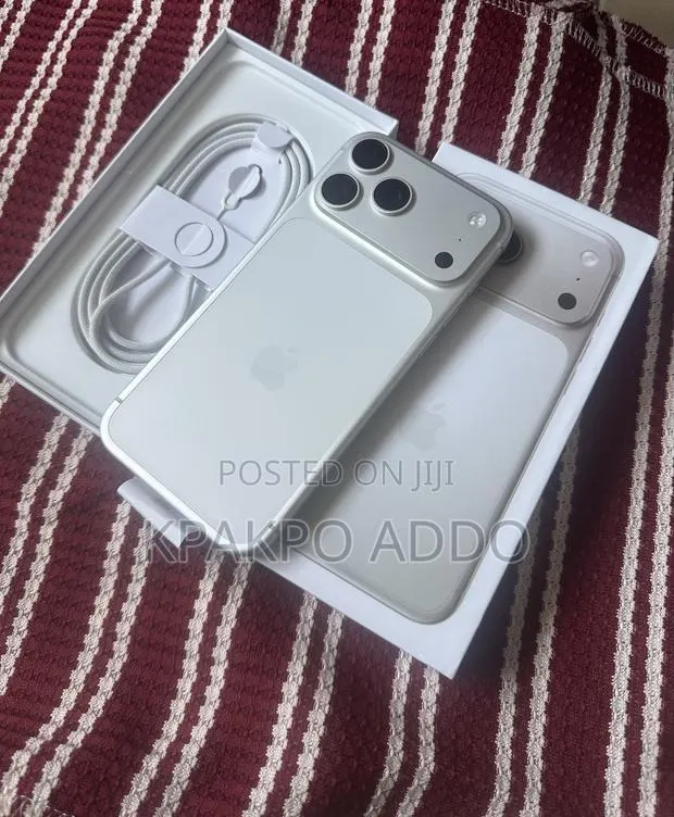 New Apple iPhone 17 Pro Max 256 GB Silver · Photo 1