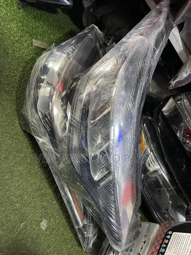 Toyota C-Hr 2020/2022 Headlights Original Pair · Photo 1