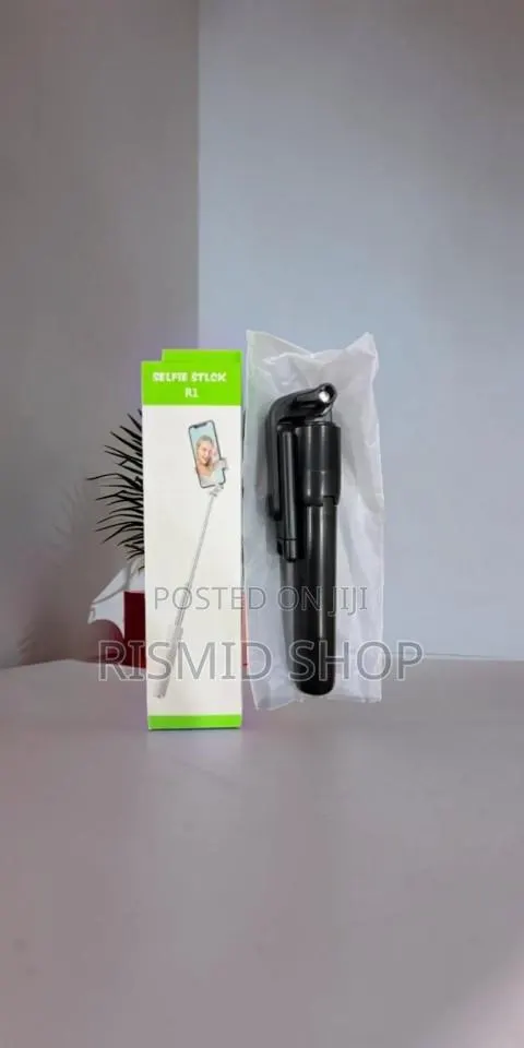 R1 Multifunctional Selfie Stick · Photo 1