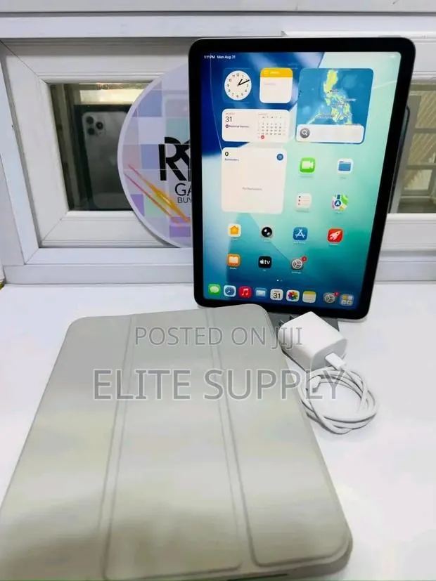 New Apple iPad Air 13 (2024) 256 GB Silver · Photo 1