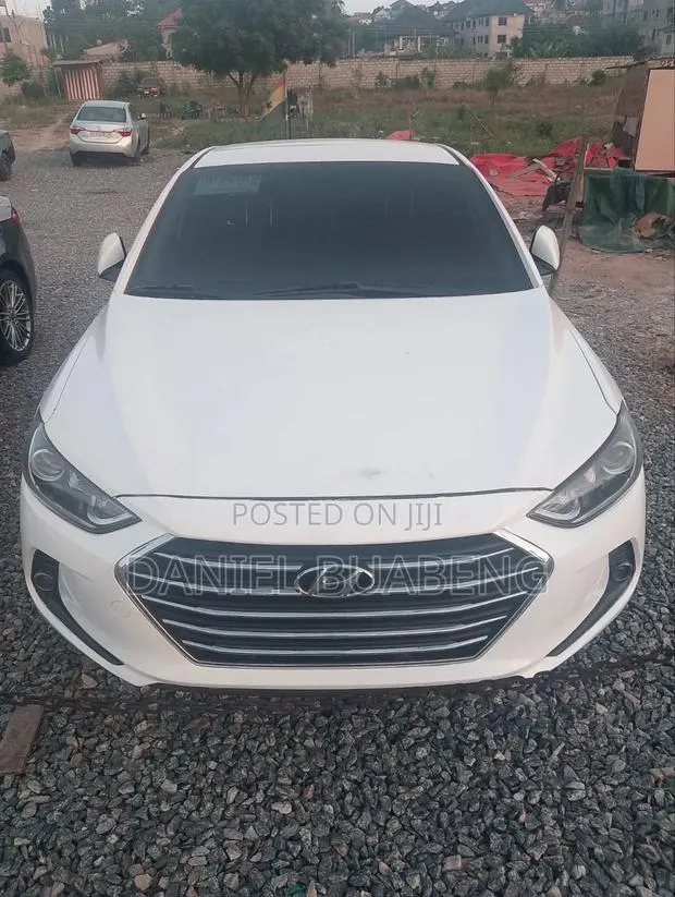 Hyundai Avante 2017 White · Photo 1