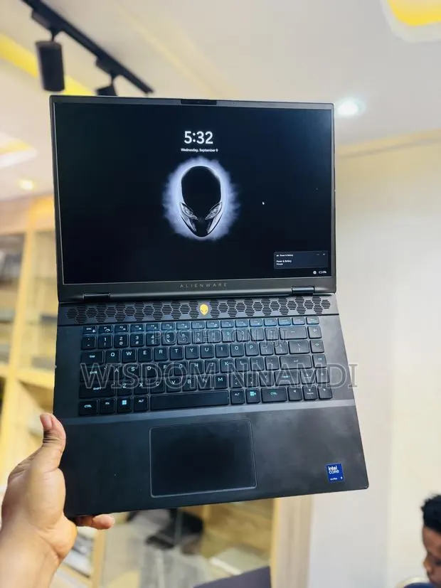 Laptop Alienware M16 R2 16GB Intel Core Ultra 9 SSD 1T · Photo 1