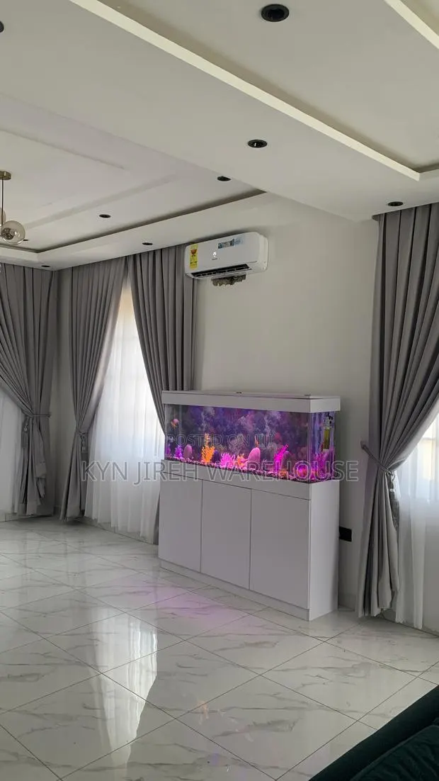 White House Aquarium With Fishes · Photo 1