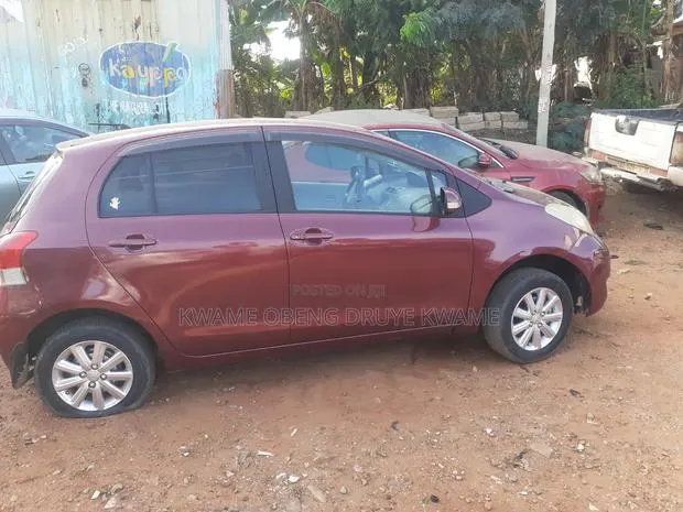 Toyota Vitz 2010 Brown · Photo 1