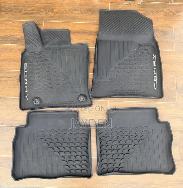 2018-2024 Toyota Camry Floor Mats · Photo 1