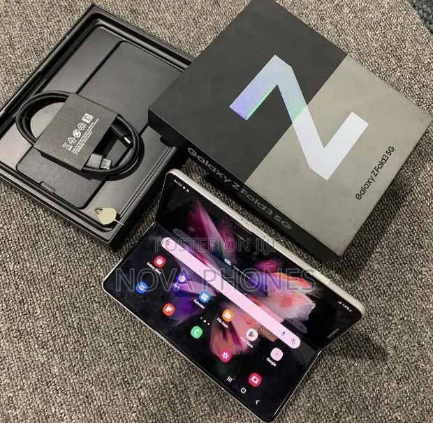 New Samsung Galaxy Z Fold 3 256 GB Silver · Photo 1