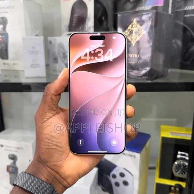 Apple iPhone 17 Pro Max 512 GB Silver · Photo 1