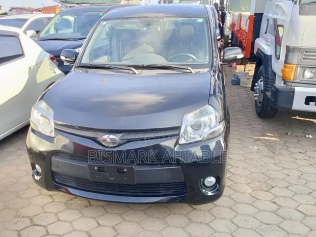 Toyota Sienta 1.5 FWD 2013 Black · Photo 1