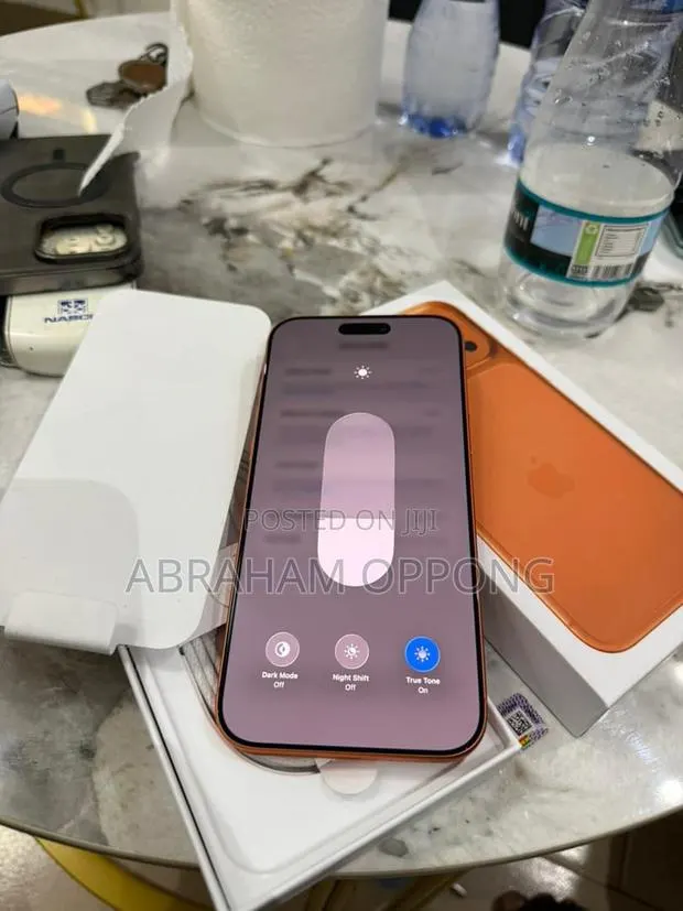 Apple iPhone 17 Pro Max 256 GB Orange · Photo 1