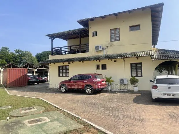 12bdrm Mansion in Tesano for sale · Photo 1