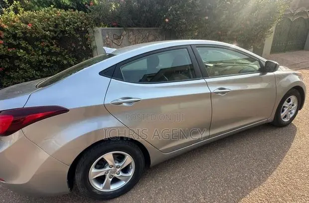 Hyundai Elantra Limited 4dr Sedan (1.8L 4cyl 6A) 2015 Gray · Photo 1