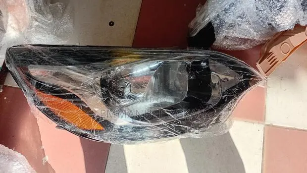 Kia Rio 2012 Headlight Pair · Photo 1