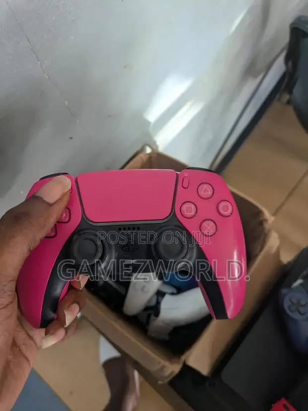 Playstation 5 Controllers · Photo 1