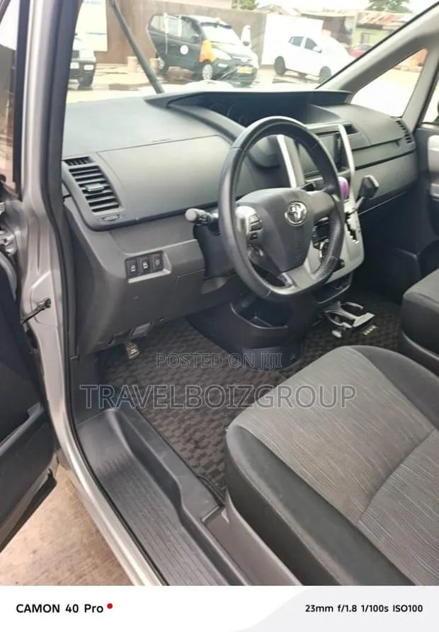 Toyota Voxy Hiring · Photo 2