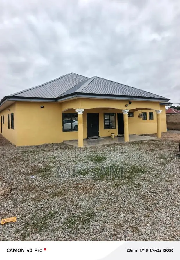 4bdrm House in Kasoa Nurses Qutters, Ga South Municipal for sale · Photo 1